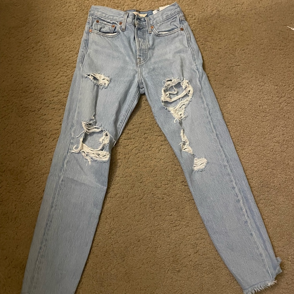 Levi Ripped Jeans